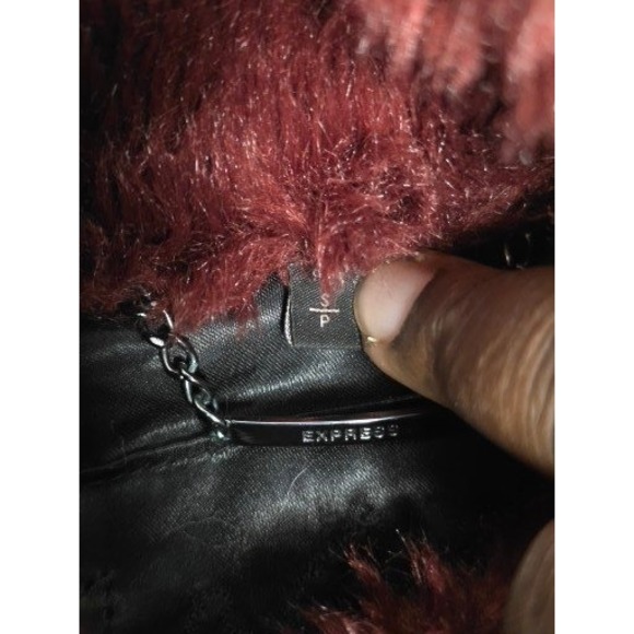 EXPRESS Burgundy Faux Fur Jacket Womens Size Small Zip Front Cropped Casualwear - Picture 10 of 10
